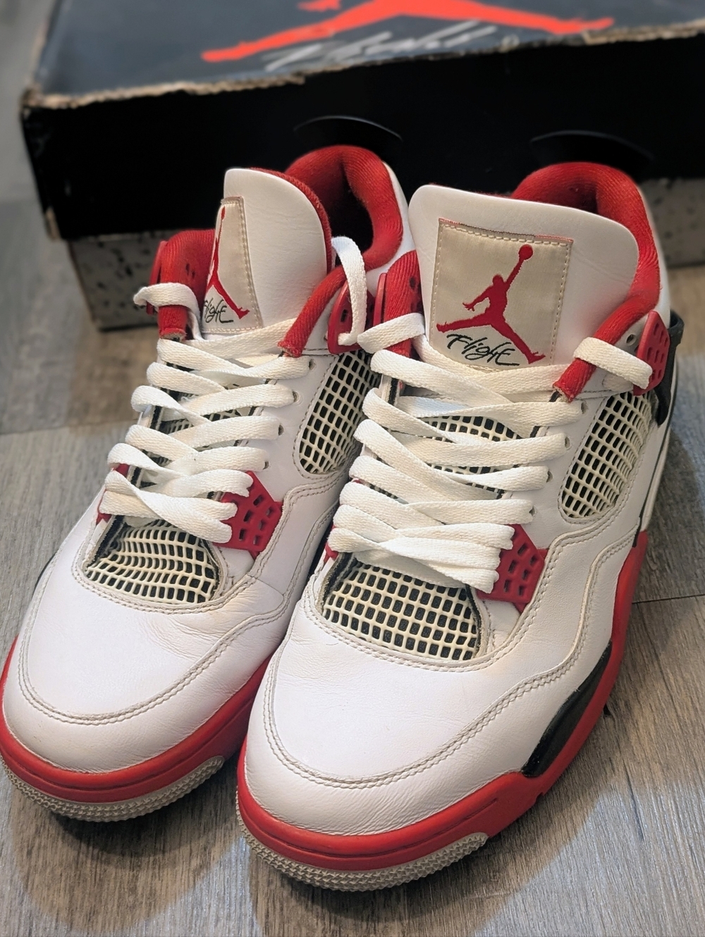 Air Jordan Retro 4 Fire Red - Picture 4 of 9